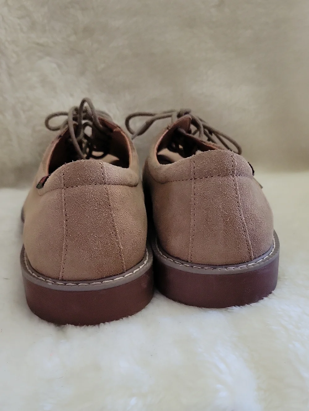G.H.Bass Men’s Suede Lace-Up Oxfords in Taupe. Size 9M